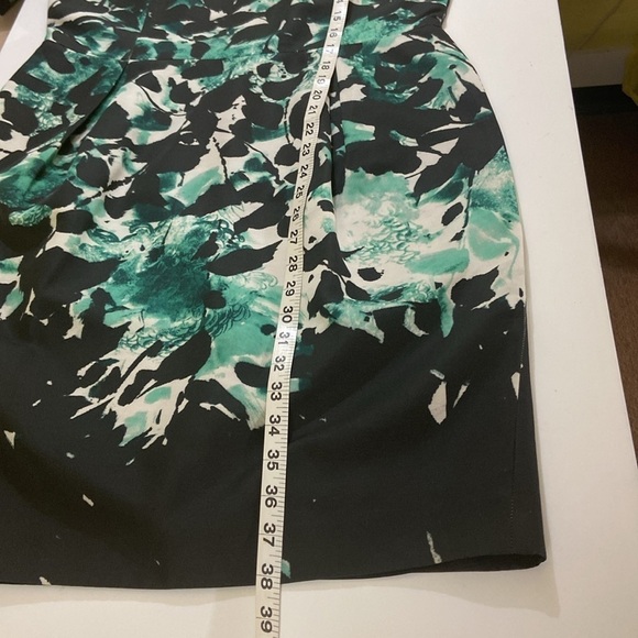 BROOKS BROTHER, GREEN,BLACK AND WHITE,FLORAL ABSTRACT PATTERNED DRESS.SI… - Picture 6 of 13
